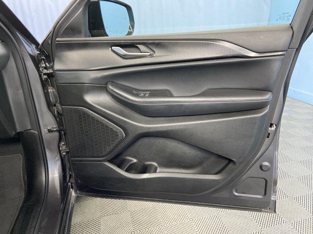 Photo of 2024 Metallic Jeep Grand Cherokee L