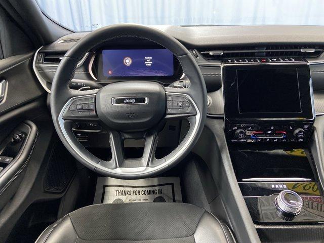 Photo of 2024 Metallic Jeep Grand Cherokee L