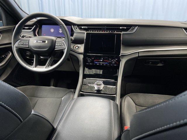 Photo of 2024 Metallic Jeep Grand Cherokee L