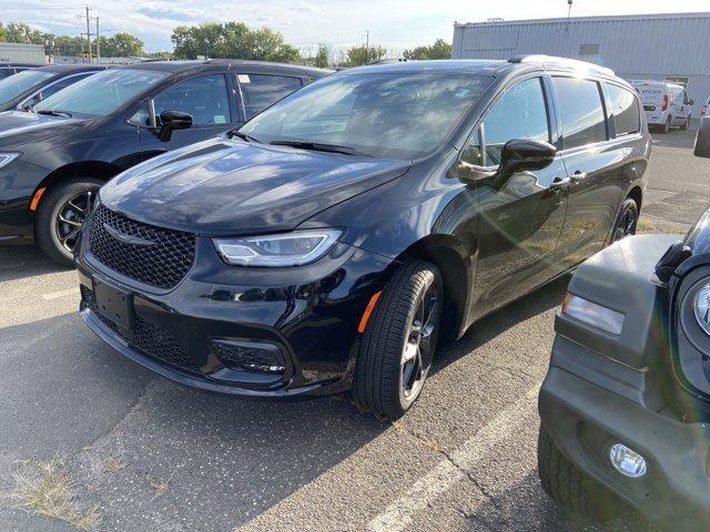 Photo of 2026 Diamond Black Chrysler Pacifica