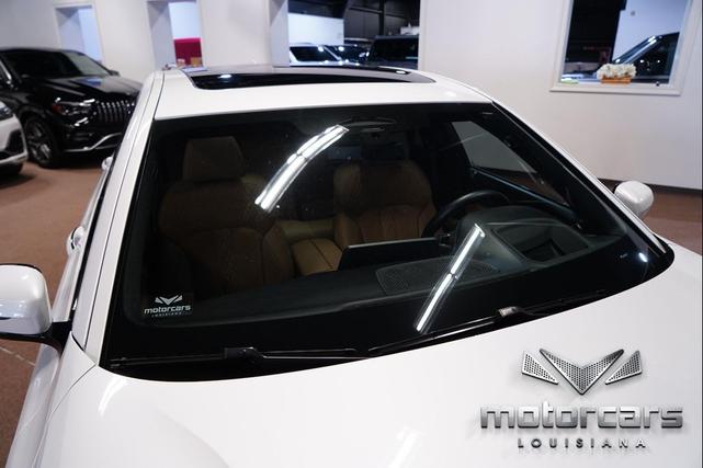 Photo of 2020 Mineral White Metallic BMW 750