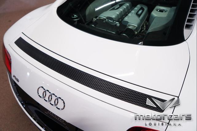 Photo of 2011 Ibis White Audi R8