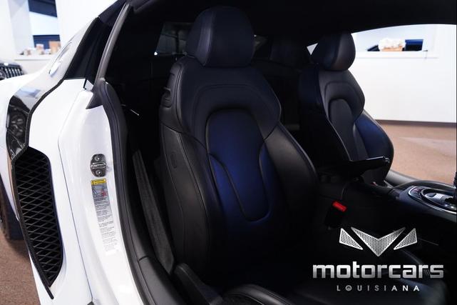 Photo of 2011 Ibis White Audi R8