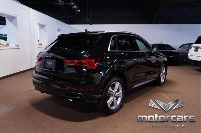 Photo of 2022 Mythos Black Metallic Audi Q3