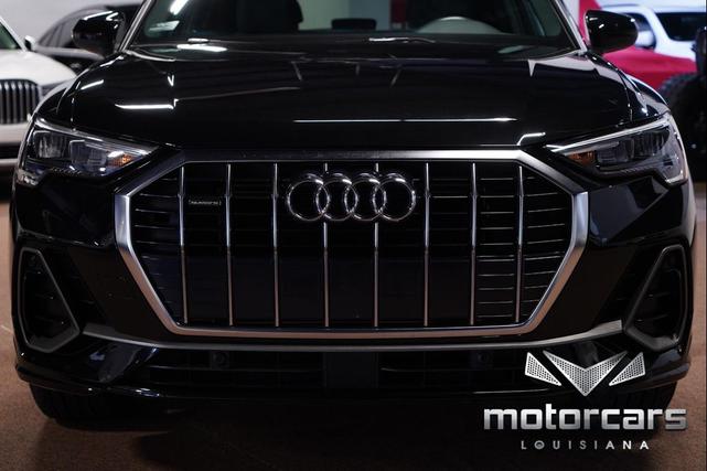 Photo of 2022 Mythos Black Metallic Audi Q3