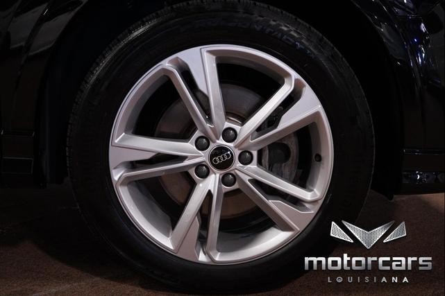 Photo of 2022 Mythos Black Metallic Audi Q3