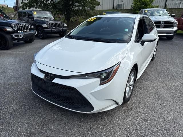 Photo of 2022 White Toyota Corolla