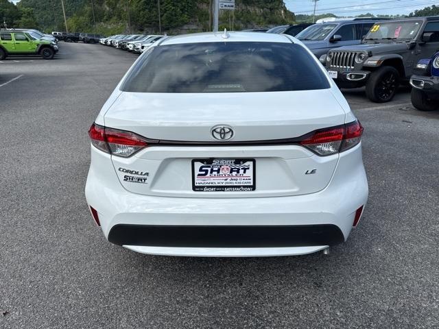 Photo of 2022 White Toyota Corolla