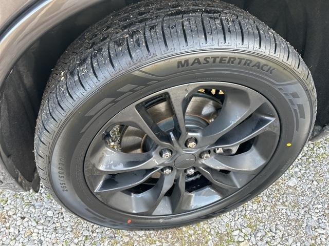 Photo of 2021 Granite Clearcoat Metallic Dodge Durango