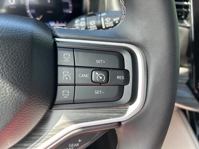 Photo of 2024 Bright White Clearcoat Jeep Wagoneer