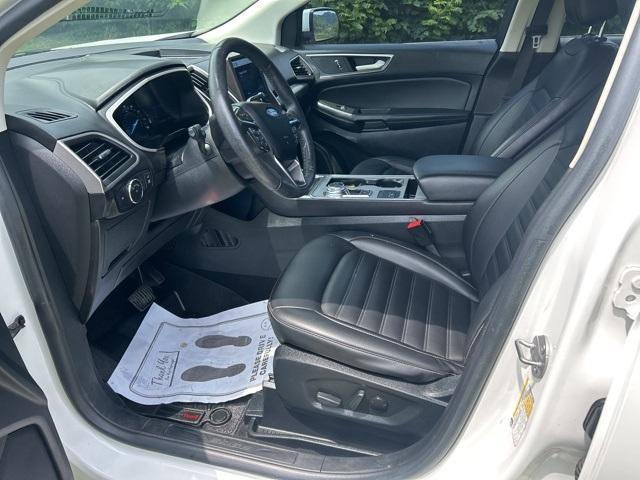 Photo of 2021 White Ford Edge
