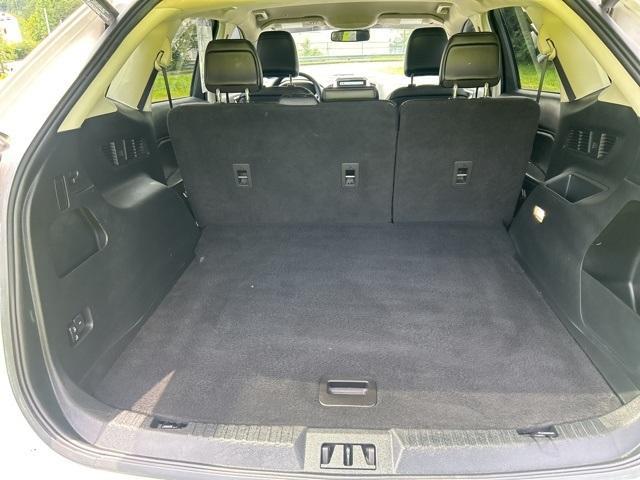 Photo of 2021 White Ford Edge