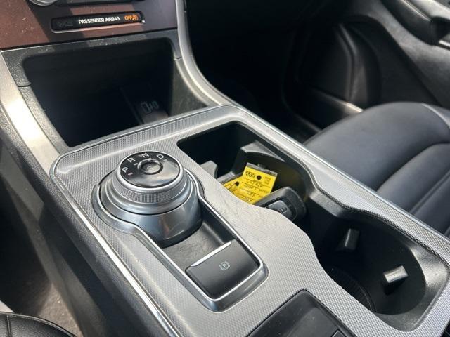 Photo of 2021 White Ford Edge