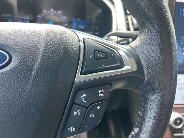 Photo of 2021 White Ford Edge