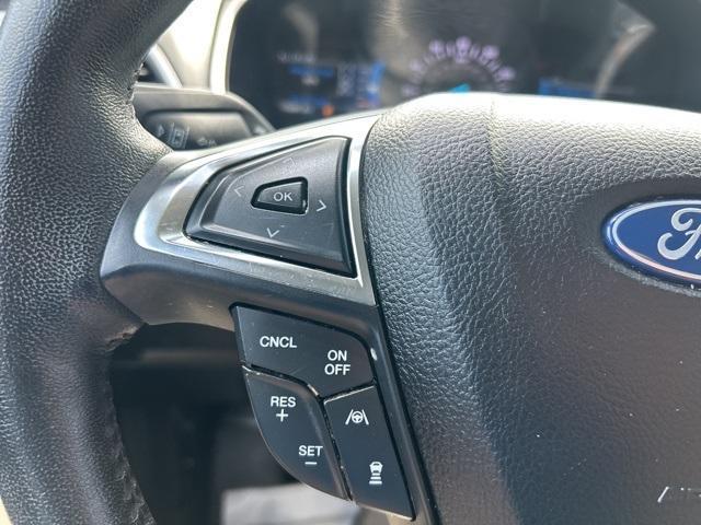 Photo of 2021 White Ford Edge