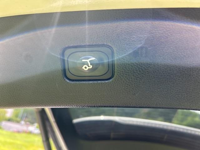 Photo of 2021 White Ford Edge