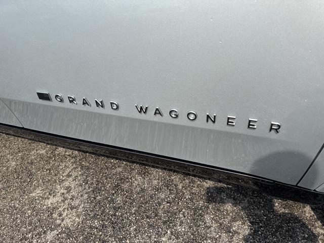 Photo of 2024 Silver Zynith Jeep Grand Wagoneer L