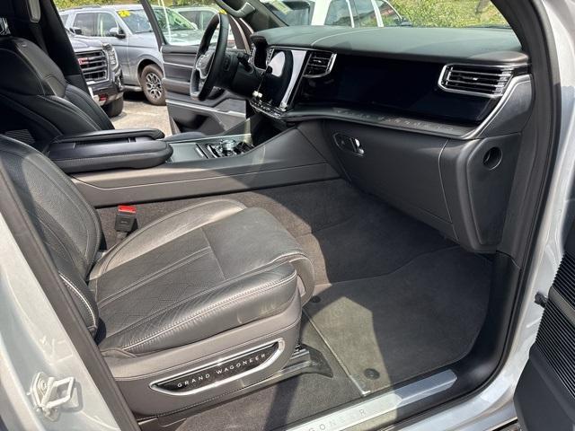Photo of 2024 Silver Zynith Jeep Grand Wagoneer L