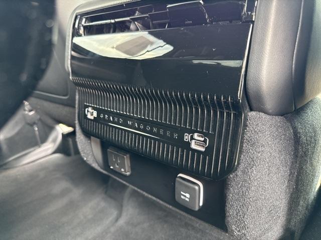 Photo of 2024 Silver Zynith Jeep Grand Wagoneer L