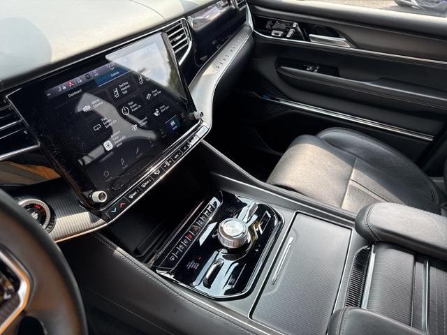Photo of 2024 Silver Zynith Jeep Grand Wagoneer L