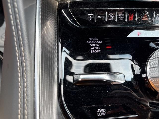 Photo of 2024 Silver Zynith Jeep Grand Wagoneer L