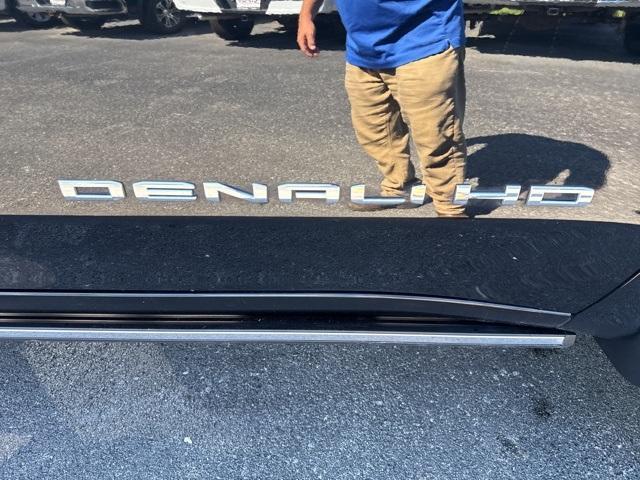 Photo of 2024 Onyx Black GMC Sierra 2500