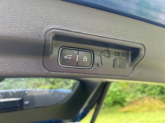 Photo of 2020 Blue Metallic Ford Explorer