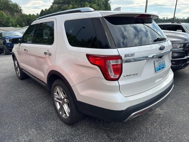 Photo of 2017 White Platinum Clearcoat Metallic Ford Explorer