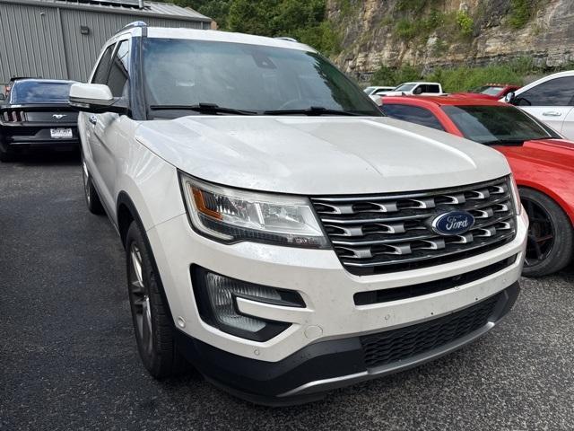 Photo of 2017 White Platinum Clearcoat Metallic Ford Explorer