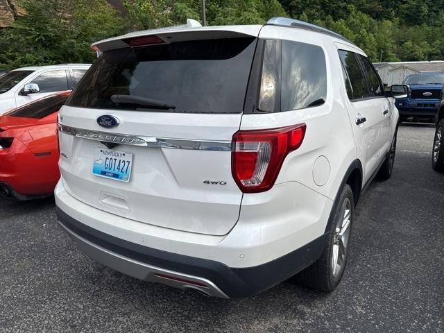 Photo of 2017 White Platinum Clearcoat Metallic Ford Explorer