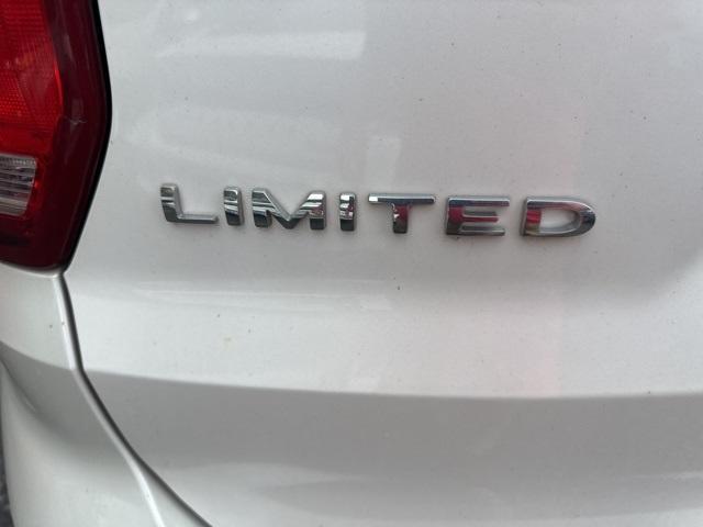 Photo of 2017 White Platinum Clearcoat Metallic Ford Explorer