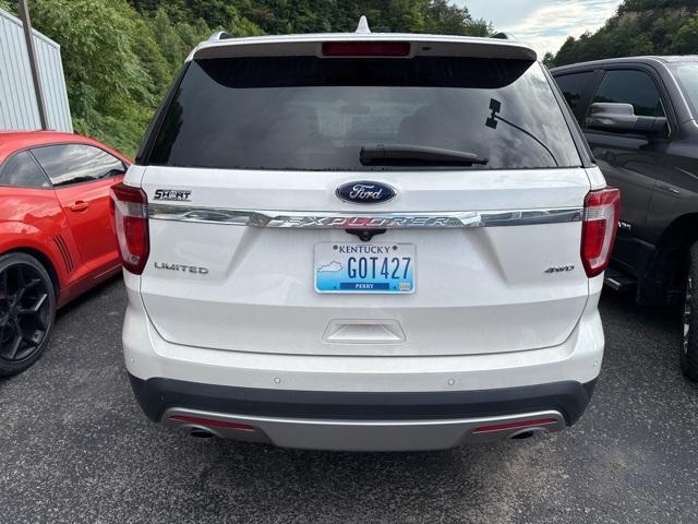 Photo of 2017 White Platinum Clearcoat Metallic Ford Explorer