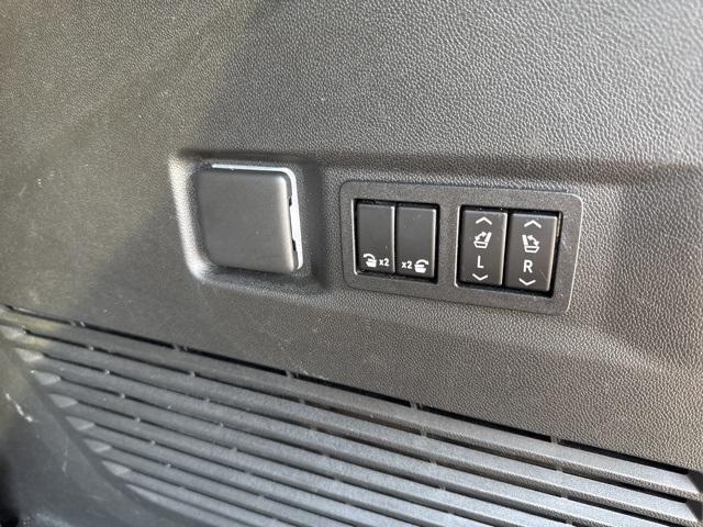 Photo of 2022 Summit White Chevrolet Tahoe