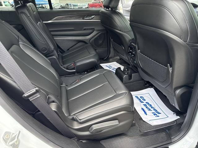 Photo of 2025 Bright White Clearcoat Jeep Grand Cherokee L