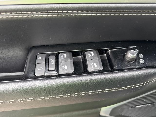 Photo of 2022 Diamond Black Jeep Wagoneer