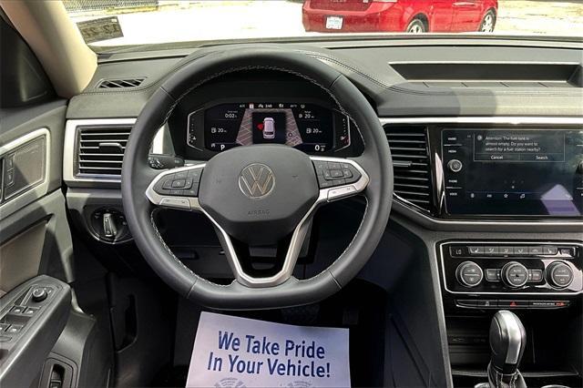 Photo of 2023 Opal White Pearl Effect Volkswagen Atlas