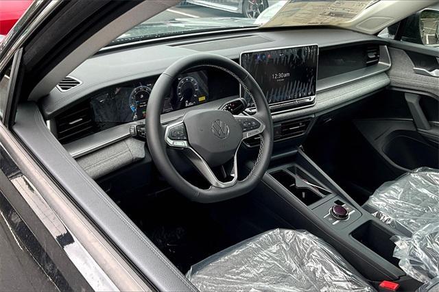 Photo of 2025 Deep Black Pearl Effect Volkswagen Tiguan