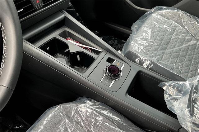 Photo of 2025 Deep Black Pearl Effect Volkswagen Tiguan