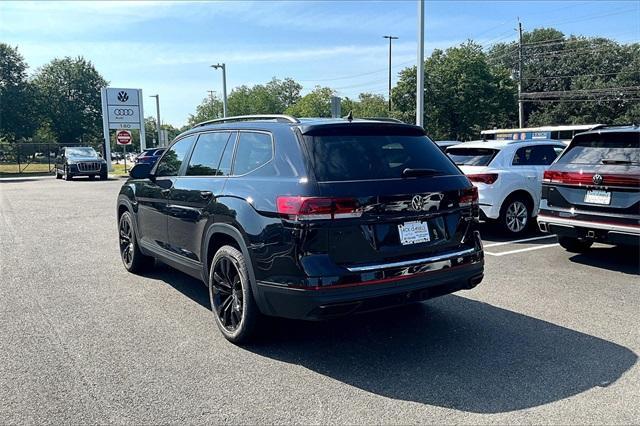 Photo of 2022 Deep Black Pearl Effect Volkswagen Atlas