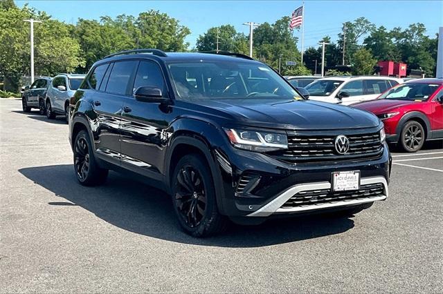Photo of 2022 Deep Black Pearl Effect Volkswagen Atlas