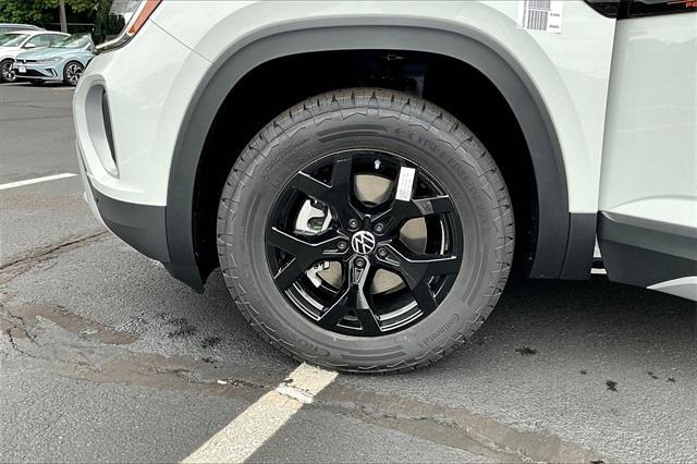 Photo of 2025 Pure White Volkswagen Atlas