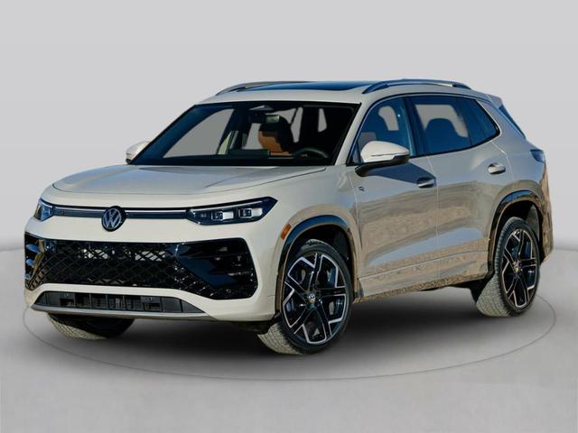 Photo of 2025 Deep Black Pearl Effect Volkswagen Tiguan