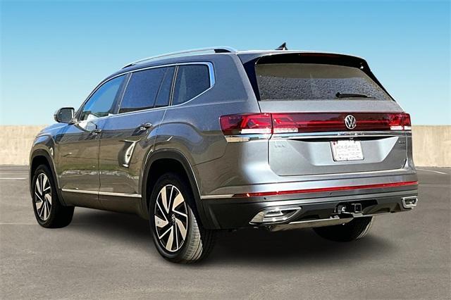 Photo of 2025 Opal White Pearl Effect Volkswagen Atlas Cross Sport