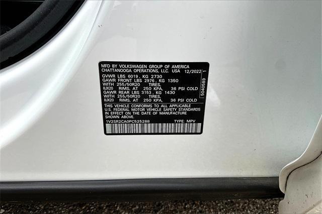 Photo of 2023 Opal White Pearl Effect Volkswagen Atlas