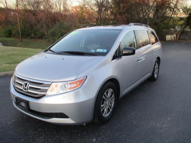 Photo of 2013 Alabaster Silver Metallic Honda Odyssey