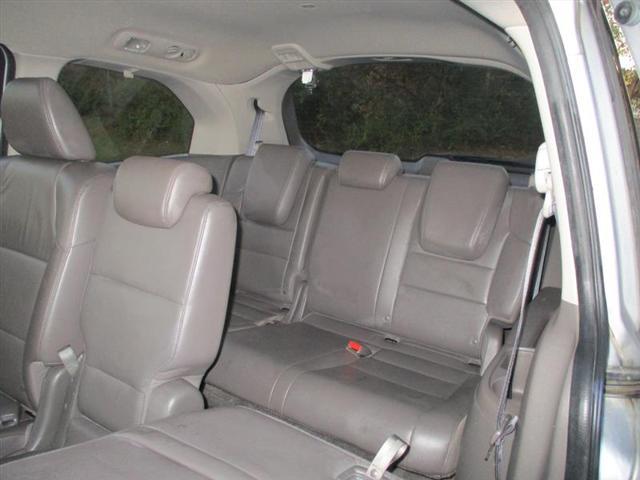Photo of 2013 Alabaster Silver Metallic Honda Odyssey