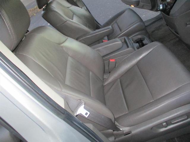 Photo of 2013 Alabaster Silver Metallic Honda Odyssey