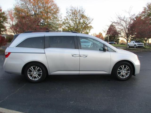 Photo of 2013 Alabaster Silver Metallic Honda Odyssey