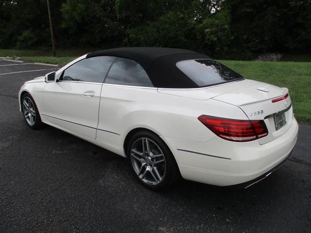 Photo of 2014 White Mercedes-Benz E-Class