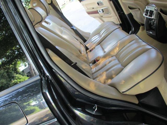 Photo of 2012 Black Land Rover Range Rover